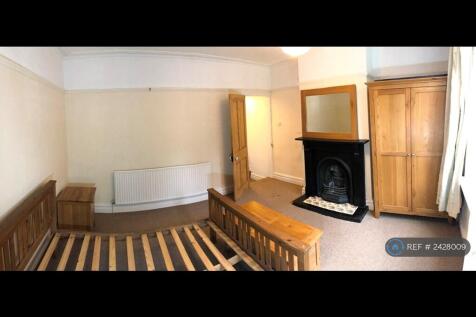 Large Bedroom On 1st Floor