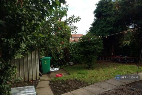 Large Garden With Storage Shed