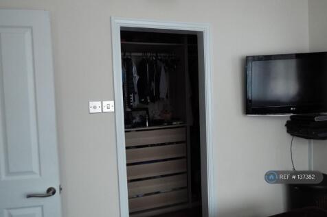Walkin Wardrobe - Room 1
