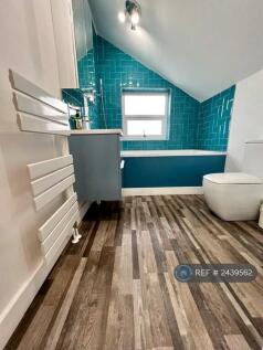 Upstairs Bathroom 