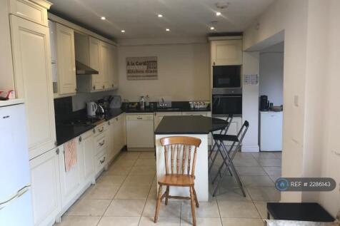 Kitchen / Dining Area