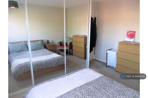 Bedroom 1 - Fitted Wardrobe