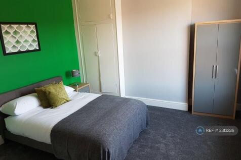 Large Double Room Let