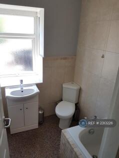 Communal Bathroom 