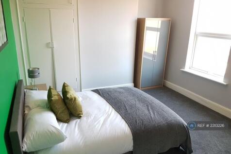Large Double Room Let