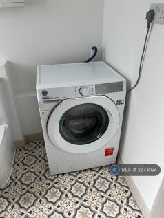 Downstairs Toilet / Laundry