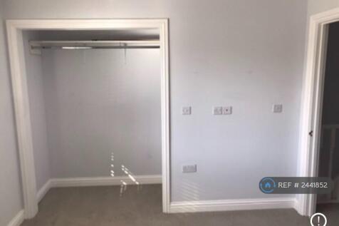 Master Bedroom - Inbuilt Cupboard 