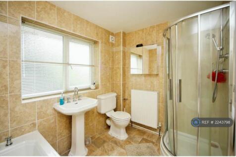 Ensuite Washroom 1st Floor