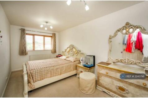 Ensuite 1st Floor