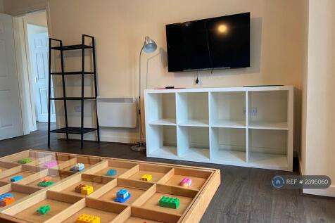 Living Room Photo 4