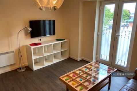 Living Room Photo 5