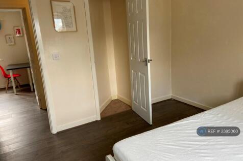 Bedroom 1 Photo 2