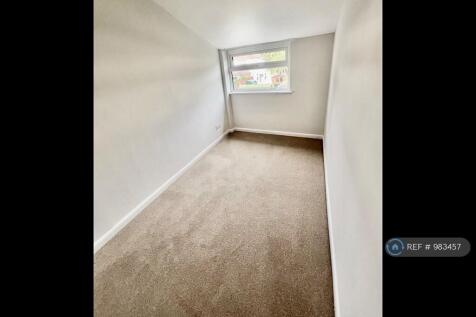 Smallest Bedroom (3)