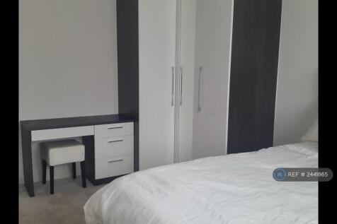 Built In Wardrobes &amp; Dresser
