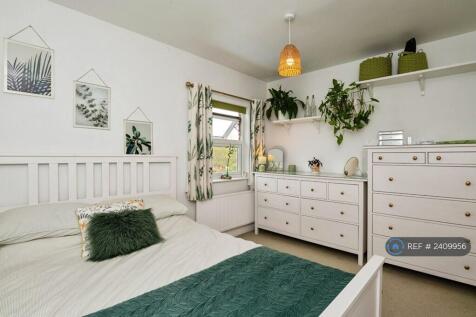 Main Bedroom With King-Size Bed