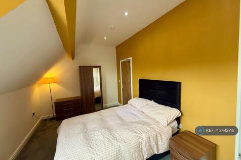 Bedroom 6 Large Ensuite - Studio Room £665pcm 