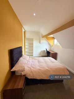Bedroom 6 Large Ensuite Studio Pic 2