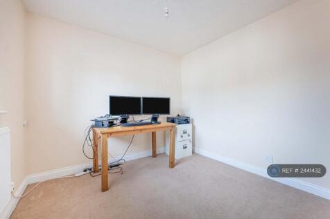 Double Bedroom Or Office 3