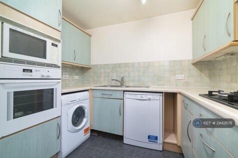 Fully Fitted Kitchen