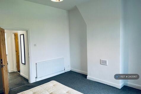 Bedroom 1 Image 3