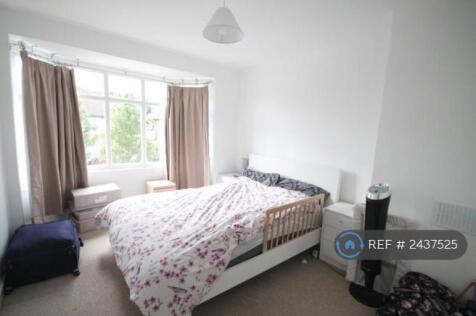 Double Bedroom With Bay Window