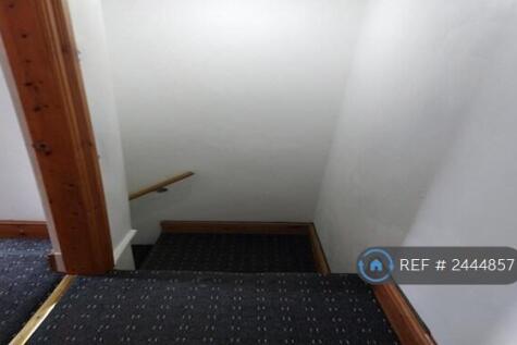 Passage Upstairs