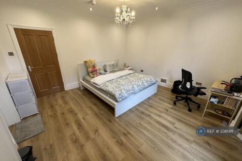Super Large Double Bedroom Angle 1