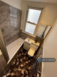 1st Floor Bathroom 