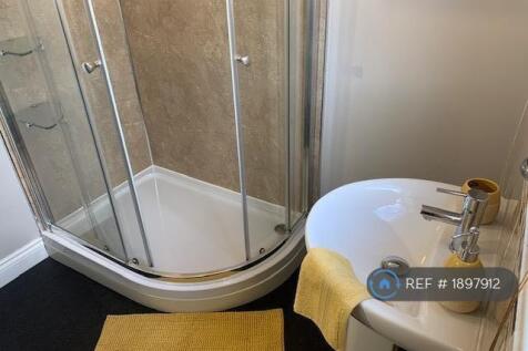Sparkling Marble Effect Shower Walls