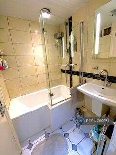 Shared Bathroom/Wc  1 Of 3
