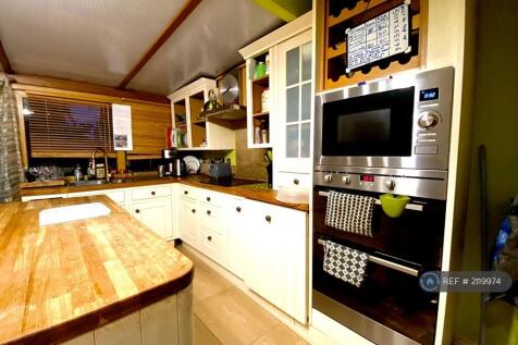Kitchen &amp; Island Area