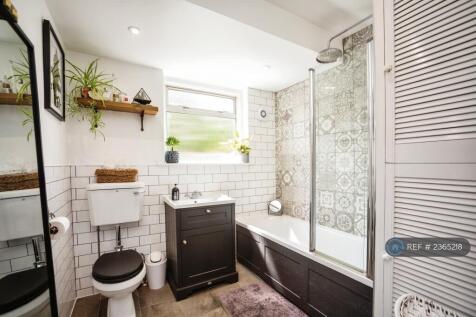 Upstairs Bathroom And Toilet