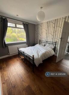 Double Bedroom 2 (Upstairs)