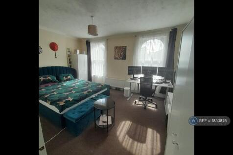 Bedroom / Living Area