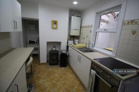 Large Kitchen With Extra Small Storage Room 