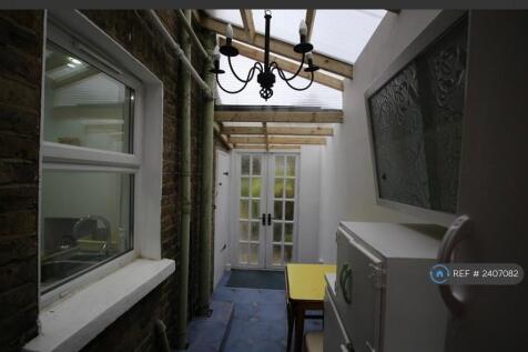Laying To Garden / Utility Room 