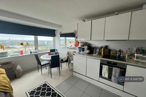 Dining Area &amp; Open-Plan Kitchen