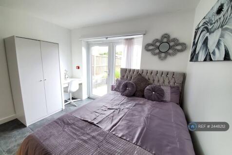 Room 1 - Bed With Wardrobe And Computer Table