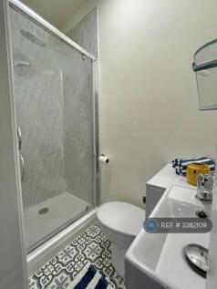 Room 2 Ensuite