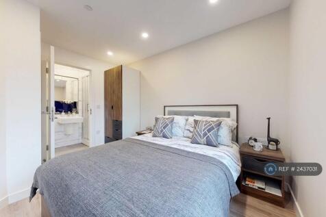 Bedroom Overview 2