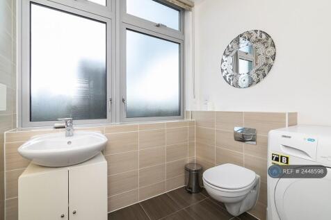 Main Bathroom 1