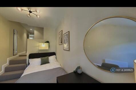 Bedroom 2 (En-Suite)