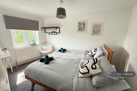 Third Bedroom (Twin Beds Open)