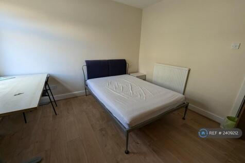Large Back Bedroom 3