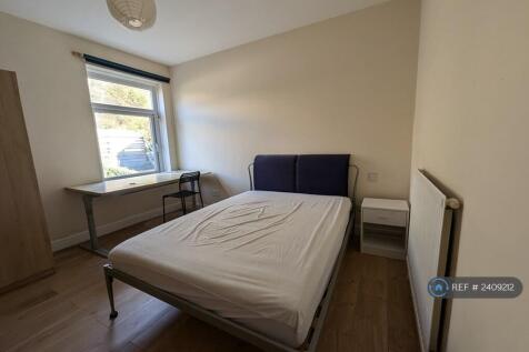 Large Back Bedroom 3