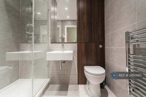 Ensuite/ Bathroom 2