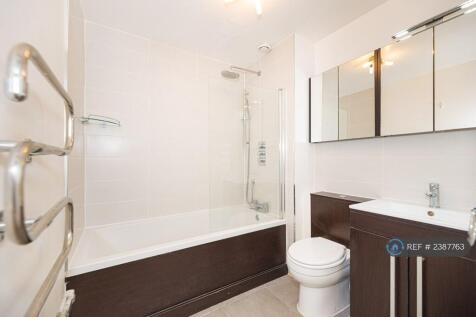 Main Bathroom 1