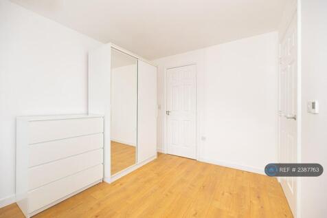 Master Bedroom To En-Suite
