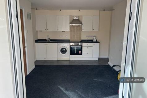 Kitchen / Living Area