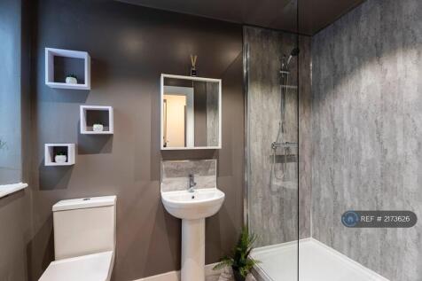 Bedroom 2&#39;s Bathroom